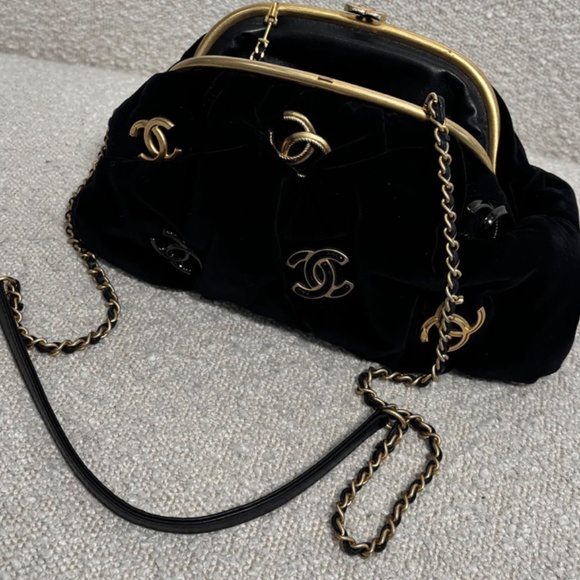 Authentic Pre-Owned Chanel CC Chain Dome Frame Clutch Embellishment Velvet - Picture 14 of 15